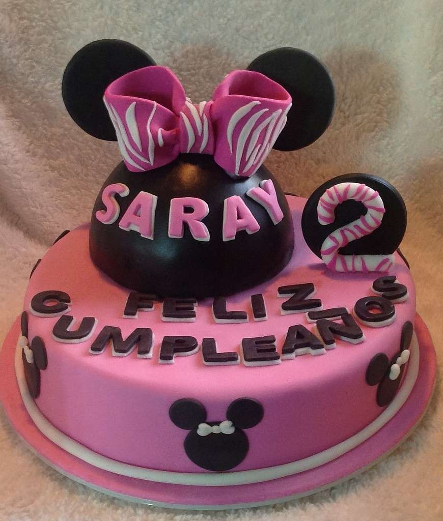 Torta di Minnie decorata di rosa