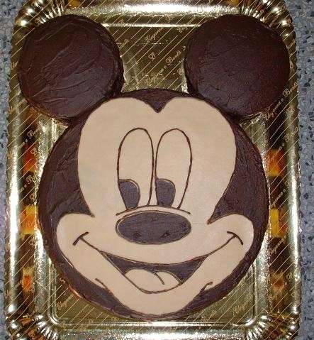 Torta Topolino decorata con cioccolato