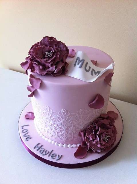Torta per la festa della mamma sui toni del lilla