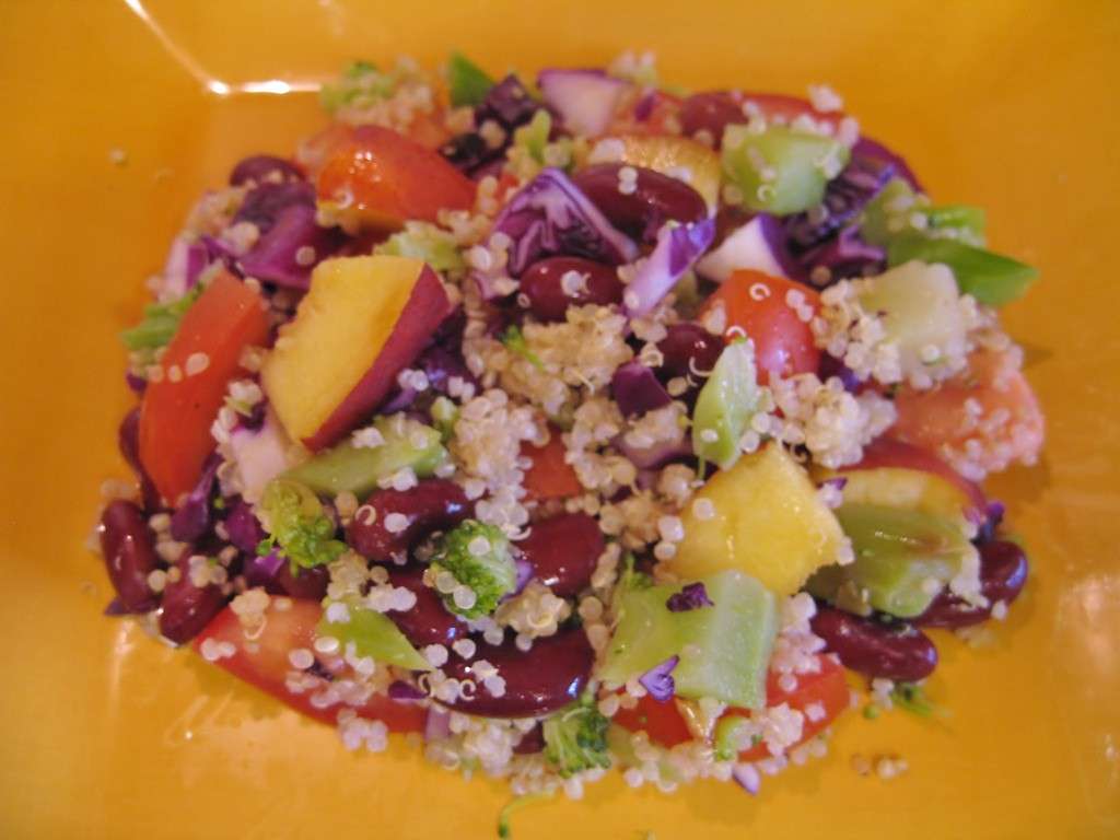 Insalata di quinoa con frutta