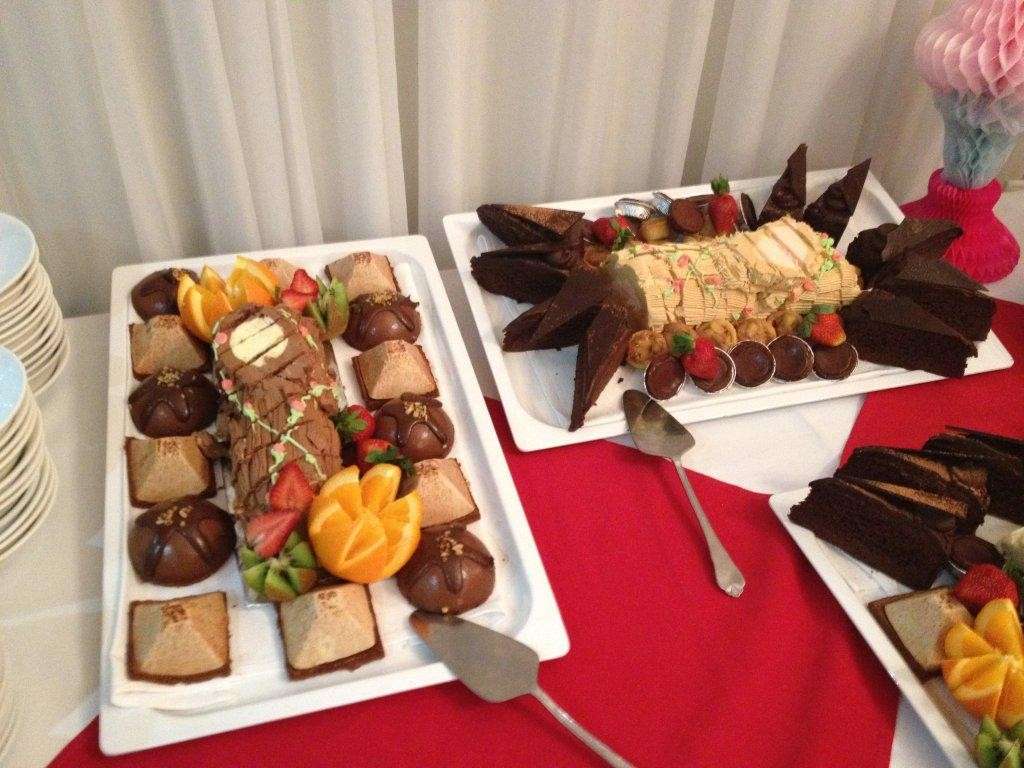 Tavolo di dolci per buffet Cresima