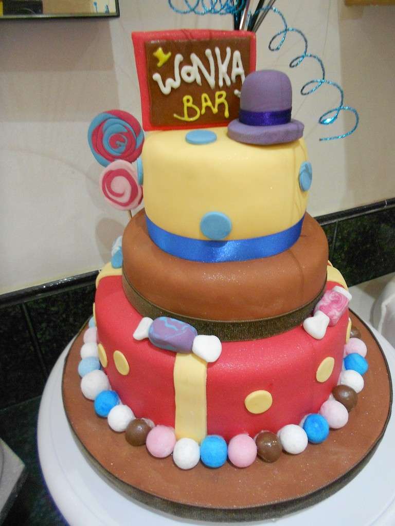 Caramelle e dolci per la torta a piani di Willy Wonka