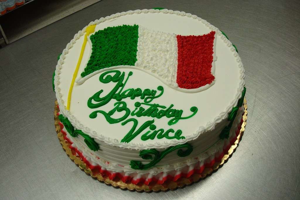 Decorazioni con panna per torta tricolore
