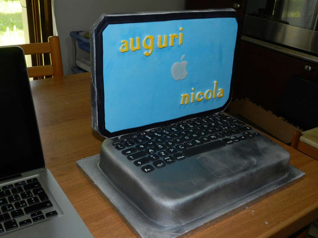 MacBook come torta per uomo