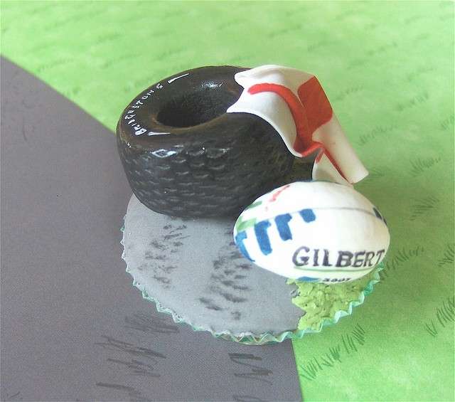 Pallone di rugby come decorazione torta