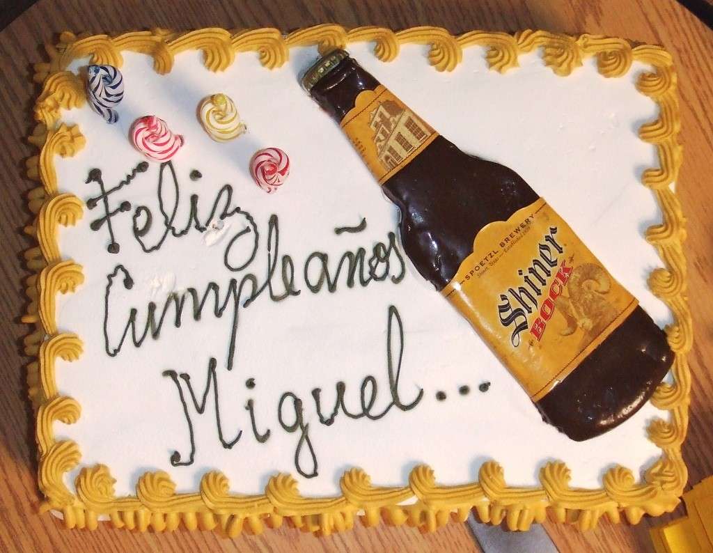 Torta con birra come decorazione