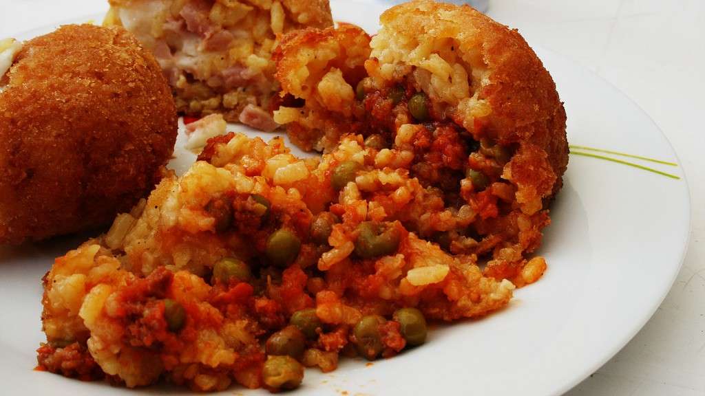 Arancini rossi con il ragù