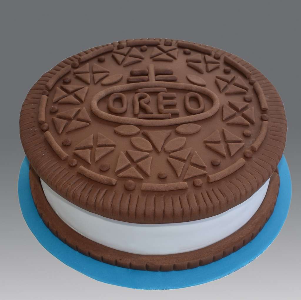 Torta a forma di Oreo bianco