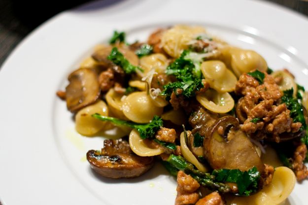 Orecchiette con tonno e funghi