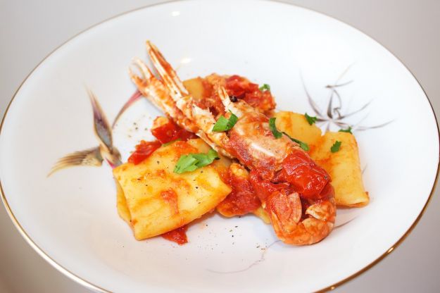 Paccheri con scampi e code di gamberi al brandy