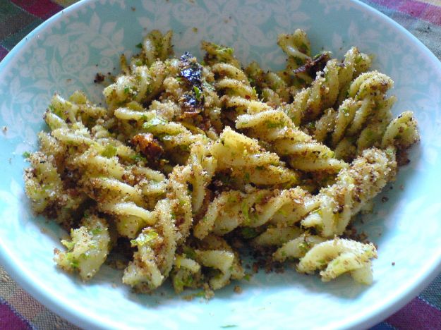 Pasta alla siciliana con pangrattato