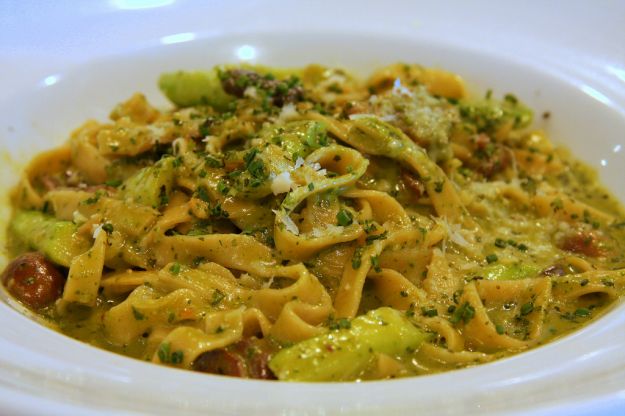 Pasta con asparagi e funghi