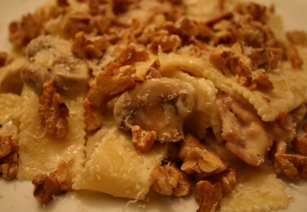 pasta con funghi e noci