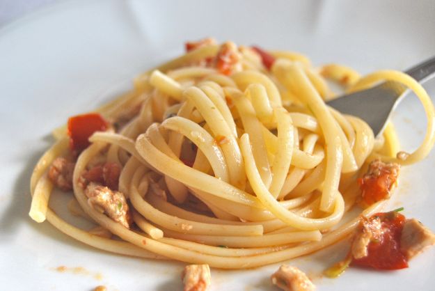 Pasta con pesce spada e pomodorini