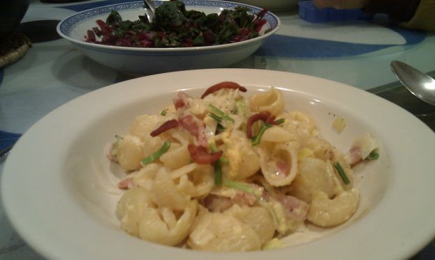 Pasta con speck e robiola