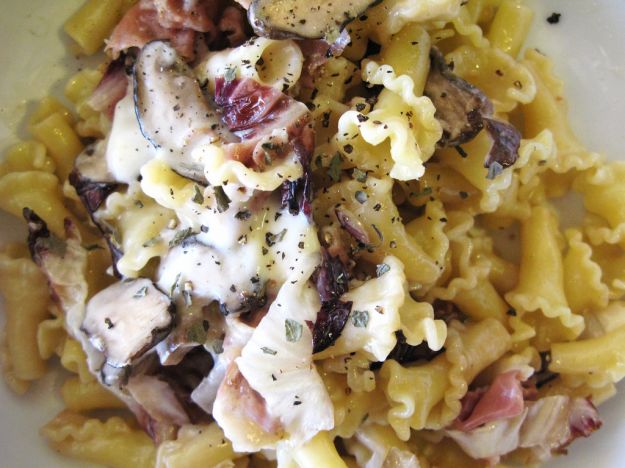 Pasta speck e trevisana