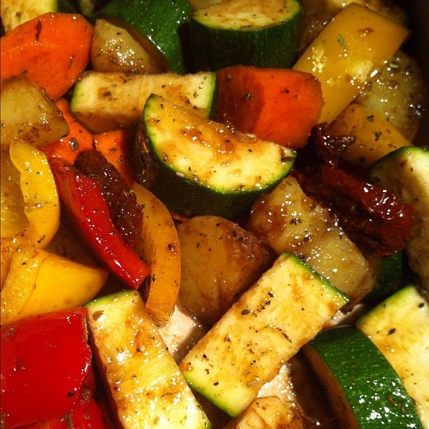 Patate, peperoni e zucchine in padella