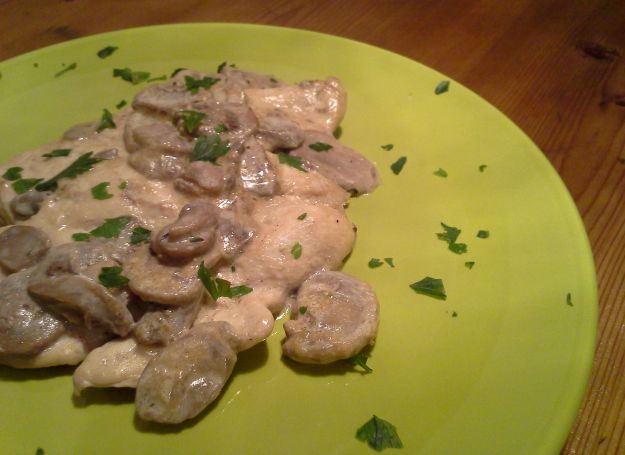 petto di pollo con panna e funghi
