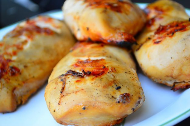 petto pollo marinato griglia salsa piccante