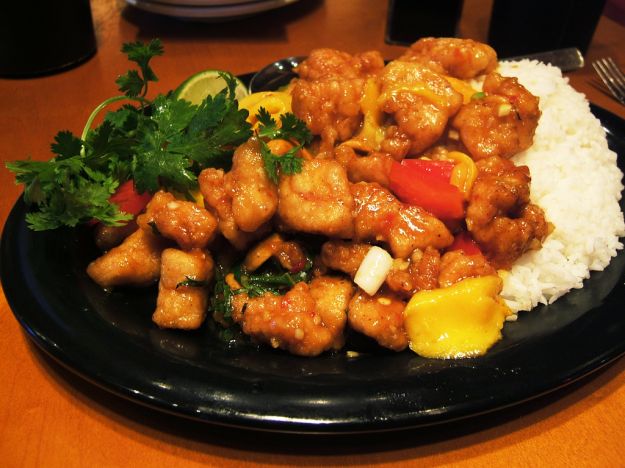 pollo grigliato con salsa di rose e mango