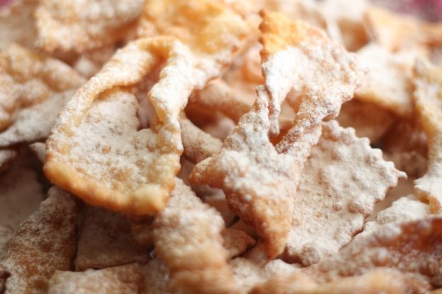 ricetta chiacchiere arricciate