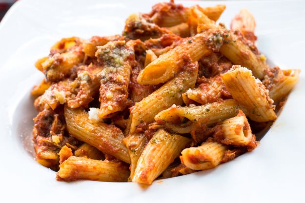 Pasta al forno con ricotta e salsiccia