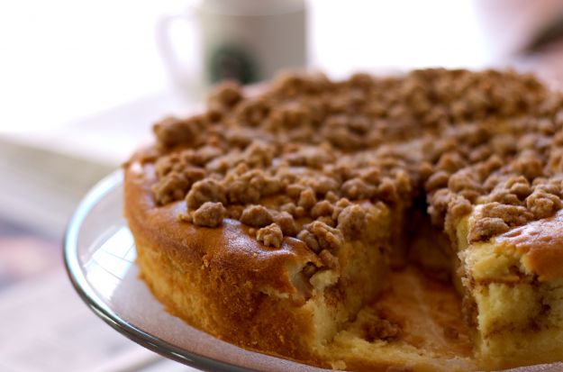 Apple cinnamon coffee cake
