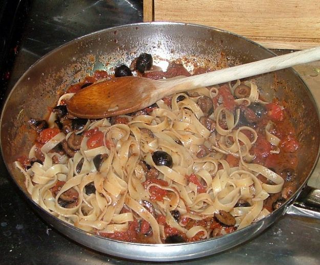 ricetta vegan pasta con olive capperi