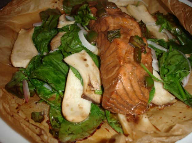 Salmone in cartoccio ai funghi