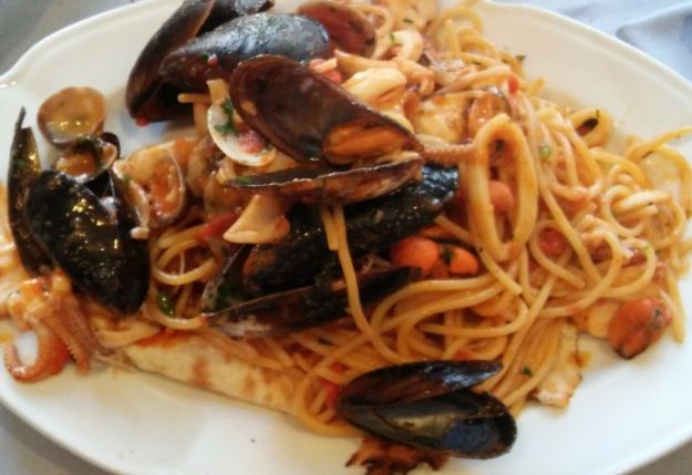 Spaghetti allo scoglio al cartoccio