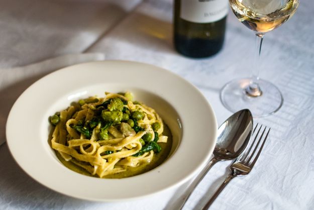 spaghetti fave cacio menta