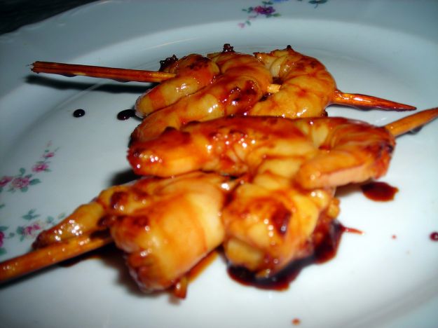 spiedini con gamberoni e burro alla senape