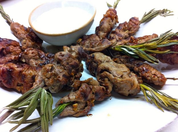 spiedini di carne al rosmarino