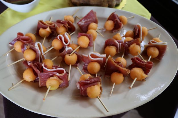 spiedini di melone e prosciutto crudo