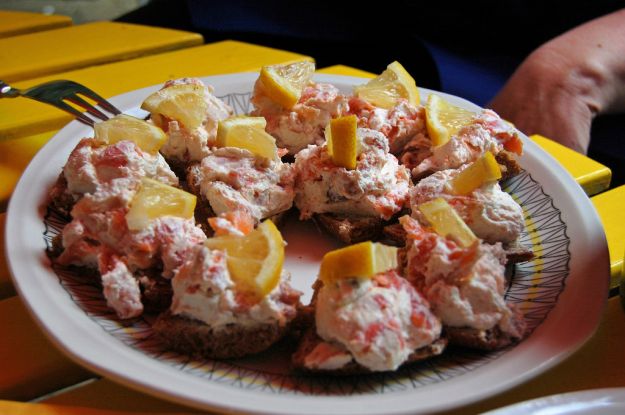 tartine al salmone e mascarpone