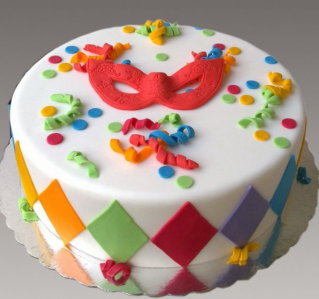 torta con mascherina