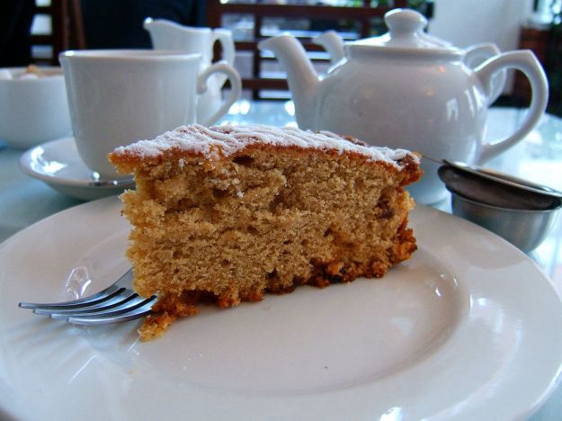 torta di mele con ricotta e gocce di cioccolato