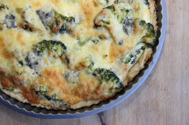 Tortino di broccoli, uova e acciughe