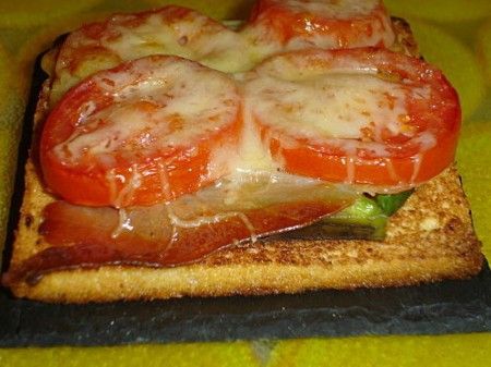 tost aperto avocado