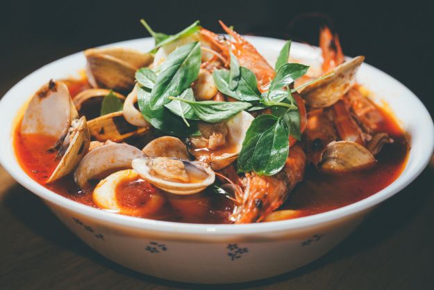 zuppa di pesce con pane e pinoli 1