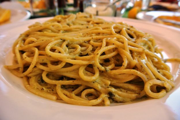 Spaghetti aglio, olio e limone