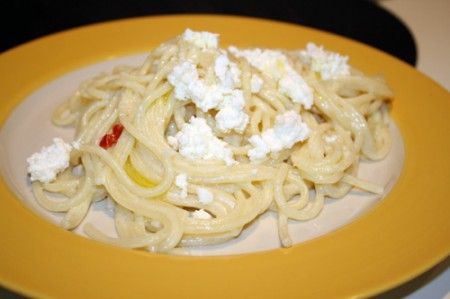 Spaghetti aglio, olio, peperoncino e ricotta