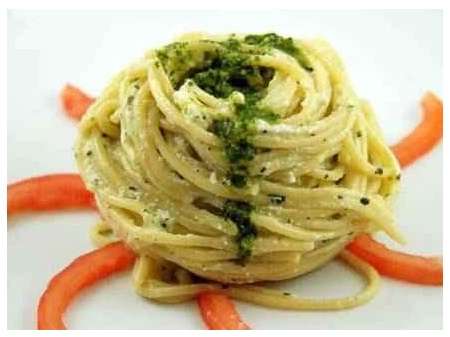 spaghetti al pecorino romano e prezzemolo
