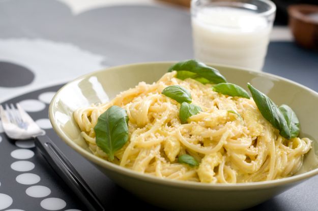 Spaghetti in crema di cipolla e pangrattato