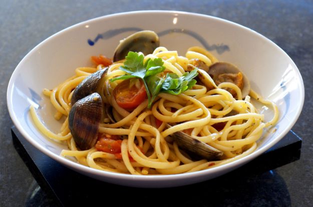 spaghetti vongole pomodoro