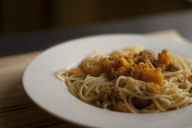 Spaghetti con zucca e tonno