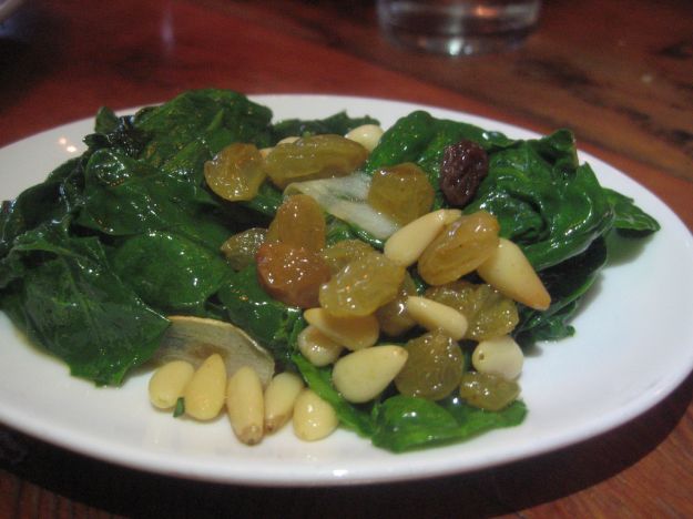 spinaci con uvetta e pinoli