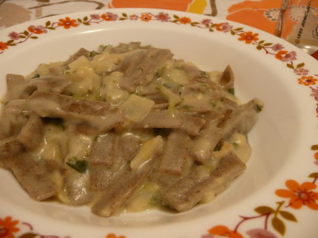 Straccetti di pasta con bitto e verza