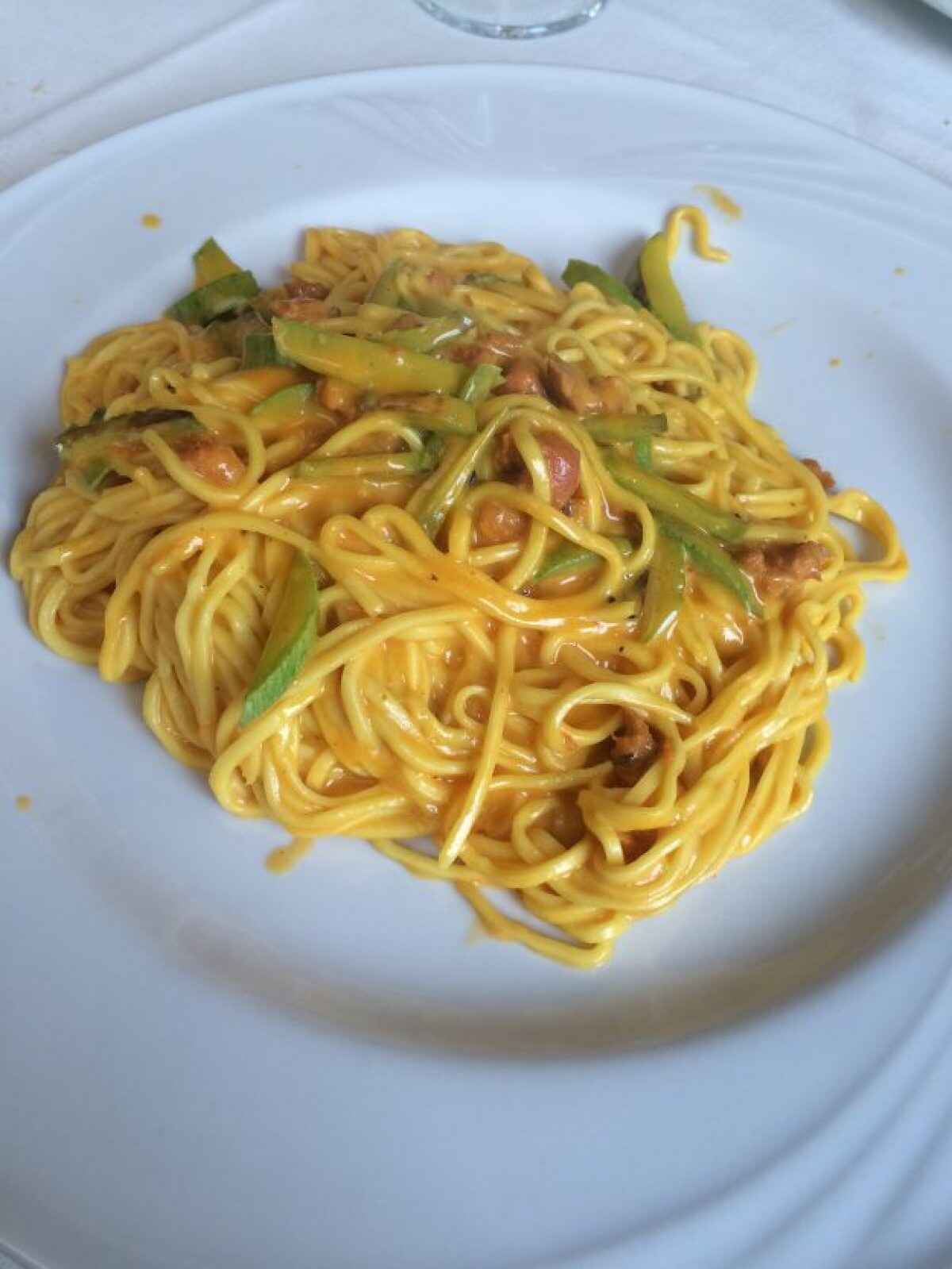 Tagliolini con pollo e zucchine