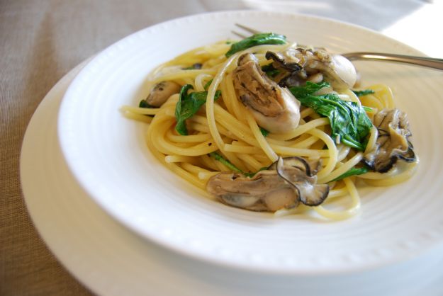 Tagliolini con ostriche e rucola